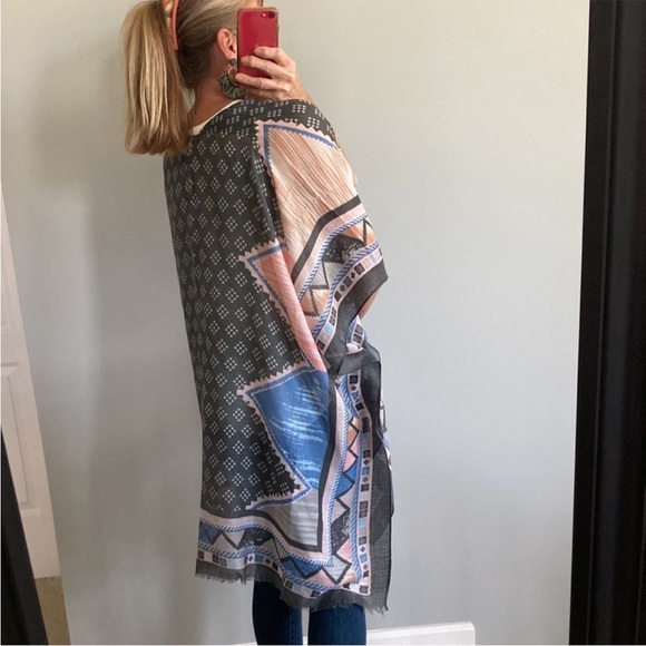 Geo Print Boho Kimono - Picture 6 of 9
